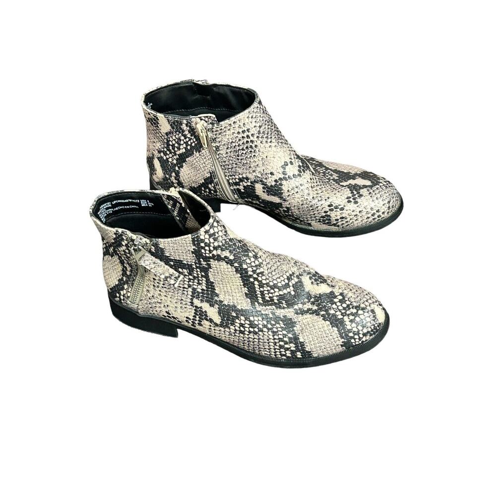 Time And True Women's Size 8 Boots 2 Zip Memory Foam Black & White Snake‎ Print